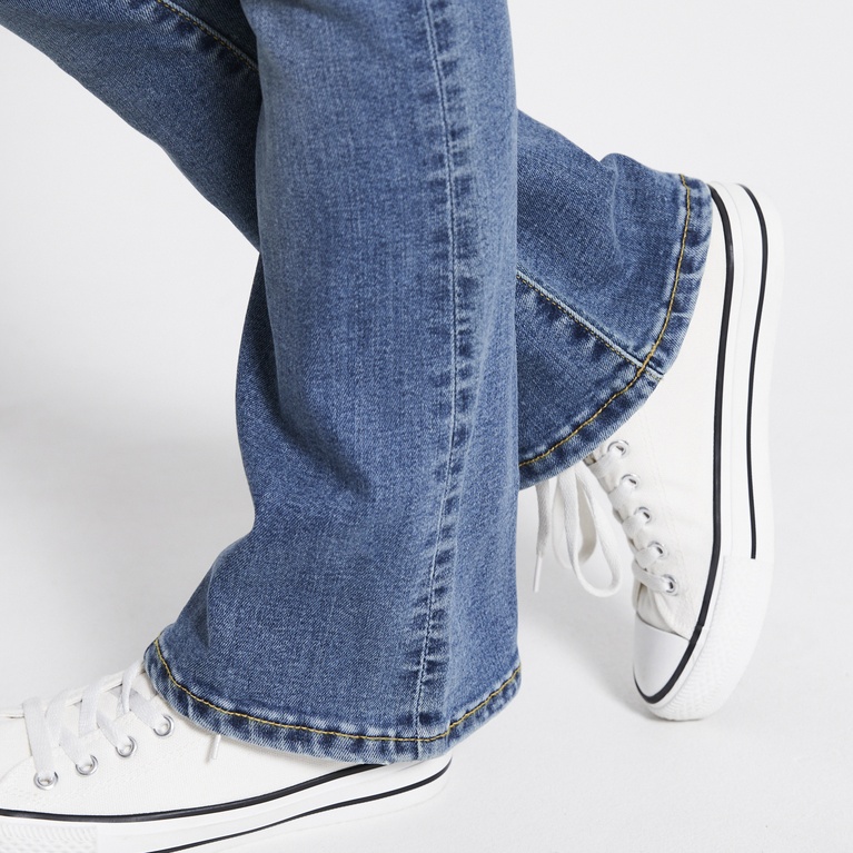 Mid waist flare jeans "Skippy Flare"  Mid wash